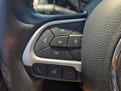 Used 2018 Jeep Compass Latitude w/ Cold Weather Group FWD image 14