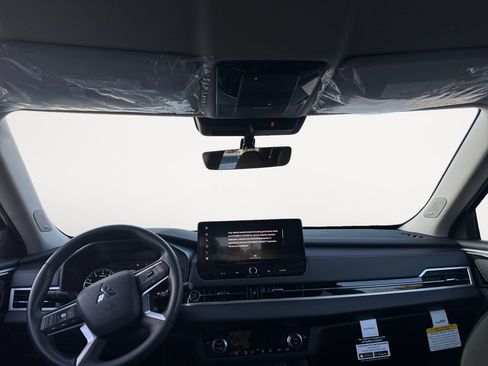 New 2026 Mitsubishi Outlander ES image 10