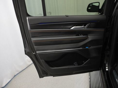 Certified 2025 Jeep Grand Wagoneer Series III w/ Rear Seat Video Group 1 AWD/4WD image 45