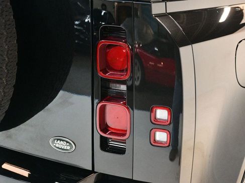 Used 2023 Land Rover Defender 110 X-Dynamic SE image 16