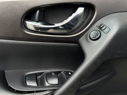 Used 2015 Nissan Rogue S FWD image 16