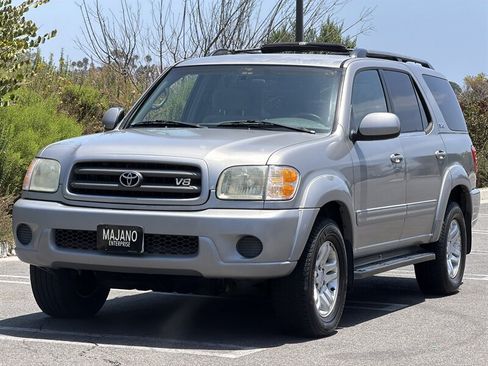 Used 2004 Toyota Sequoia SR5 RWD image 2