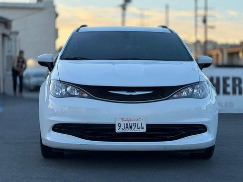 Used 2020 Chrysler Voyager Lxi image 4