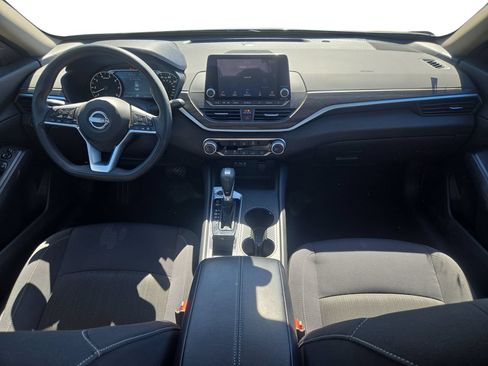 Used 2025 Nissan Altima 2.5 SV FWD image 9