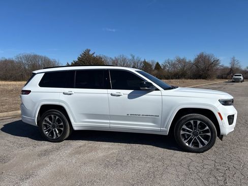 Used 2025 Jeep Grand Cherokee L Overland w/ Luxury Tech Group IV image 4