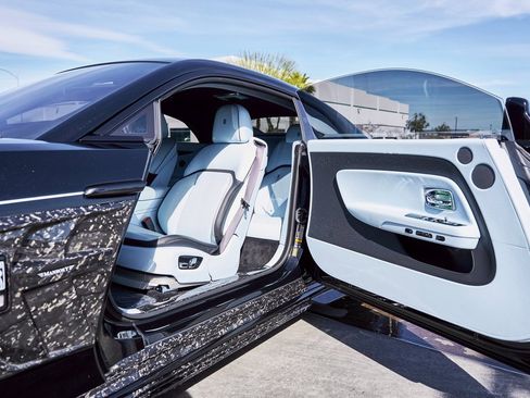 Used 2025 Rolls-Royce Spectre Base image 2