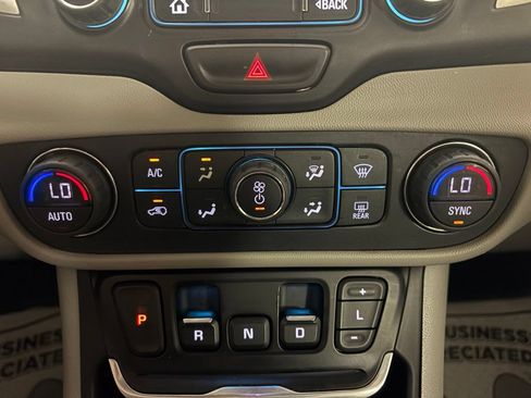 Used 2020 GMC Terrain SLT w/ Preferred Package AWD/4WD image 29