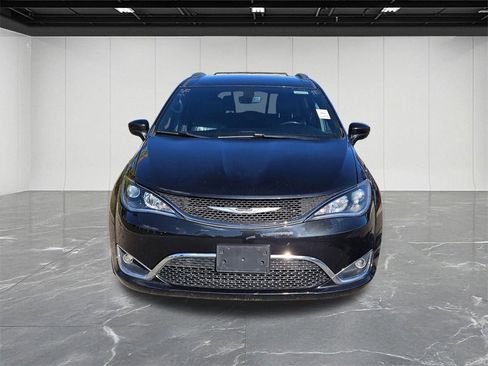 Used 2020 Chrysler Pacifica Touring-L image 8