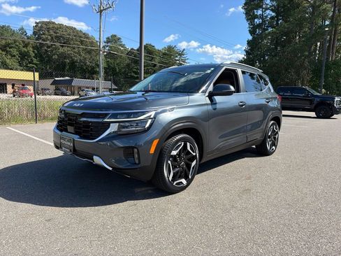 Certified 2024 Kia Seltos SX w/ SX Sunroof Package AWD/4WD image 2
