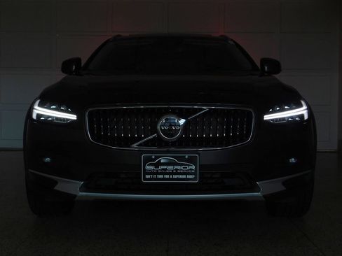 Used 2022 Volvo V90 B6 Cross Country AWD/4WD image 10