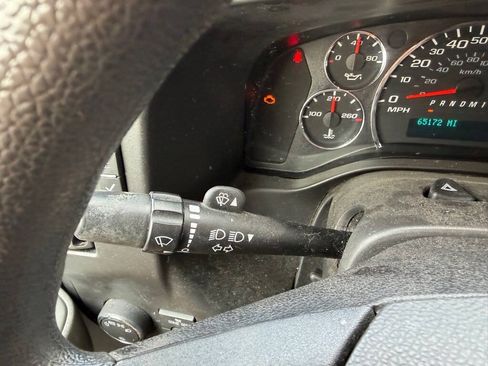 Used 2017 Chevrolet Express 2500 RWD image 17