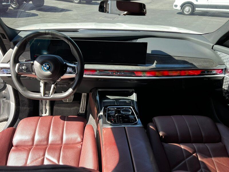 Used 2024 BMW i7 M70 AWD/4WD image 25