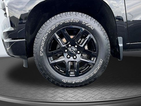 Used 2023 Chevrolet Silverado 1500 Custom AWD/4WD image 10