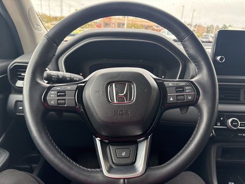 Used 2025 Honda Pilot Elite image 16