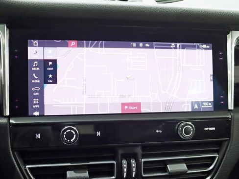 Used 2025 Porsche Macan image 17