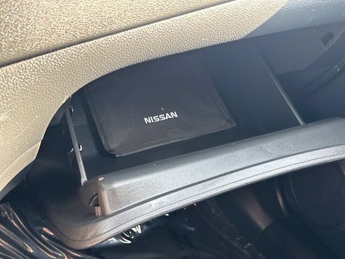 Used 2018 Nissan Rogue SV AWD/4WD image 30