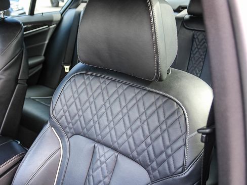 Used 2022 BMW M550i xDrive M550i xDrive image 25