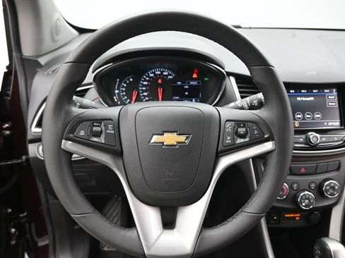 Used 2020 Chevrolet Trax LT w/ LT Convenience Package FWD image 12