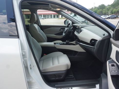 Used 2023 Nissan Rogue SL FWD image 15