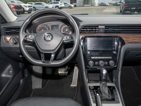 Used 2022 Volkswagen Passat 2.0T image 6