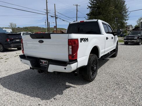 Used 2022 Ford F250 XLT w/ Black Appearance Package AWD/4WD image 3