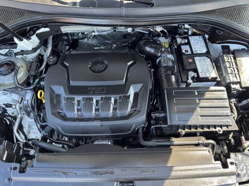 Used 2021 Volkswagen Tiguan SE image 40