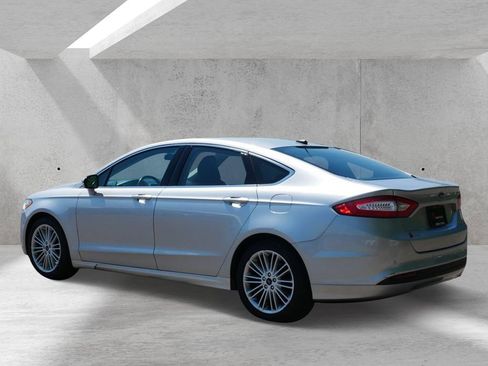 Used 2016 Ford Fusion SE w/ Equipment Group 202A FWD image 4