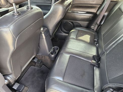 Used 2016 Jeep Compass Latitude image 33