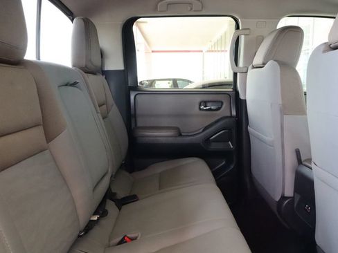 Used 2022 Nissan Frontier SV w/ Technology Package RWD image 34