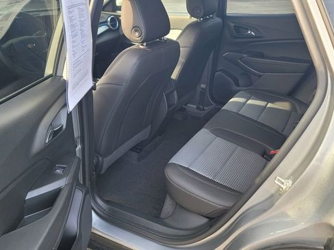 Used 2026 Chevrolet Trax LT FWD image 25