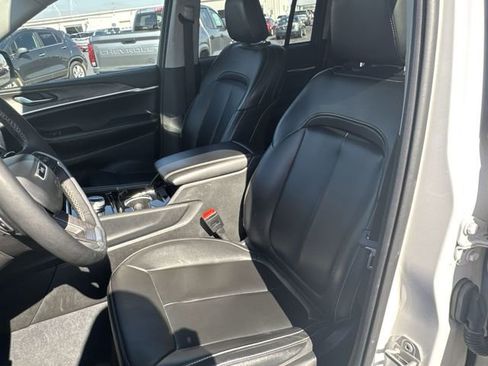 Used 2023 Jeep Grand Cherokee Limited image 20