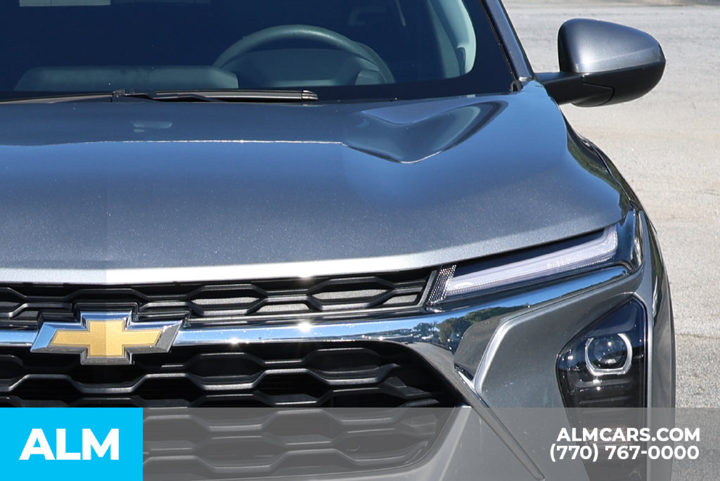 Used 2025 Chevrolet Trax LT FWD image 14