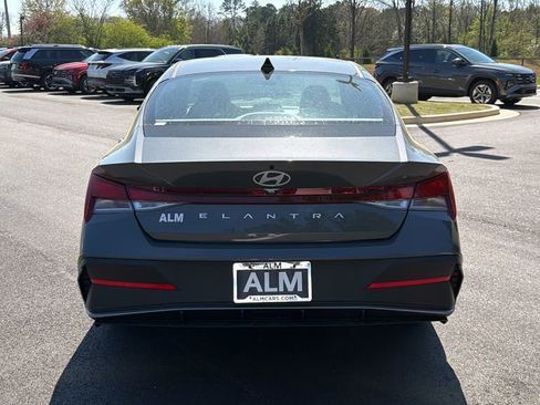 New 2026 Hyundai Elantra SE FWD image 7