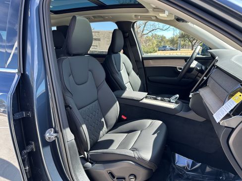 Used 2025 Volvo XC90 T8 Plus w/ Protection Package Premier image 8