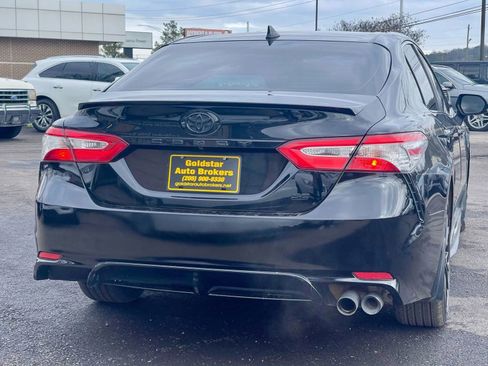 Used 2020 Toyota Camry SE image 3
