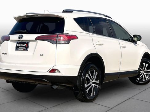 Used 2018 Toyota RAV4 LE FWD image 13