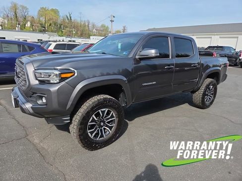 Used 2023 Toyota Tacoma TRD Sport w/ Technology Package image 3
