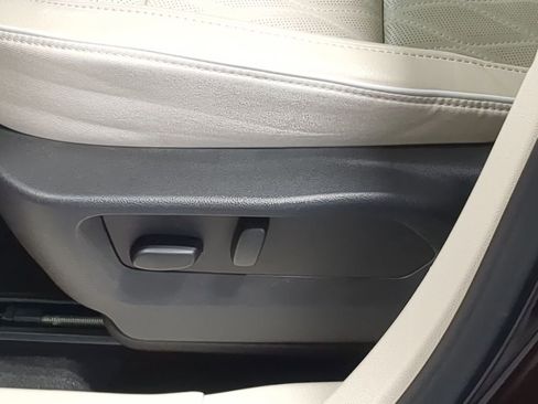 Used 2023 Buick Envision Avenir image 17