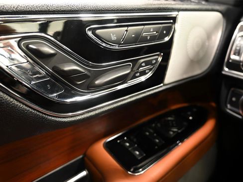 Used 2021 Lincoln Navigator Reserve image 28