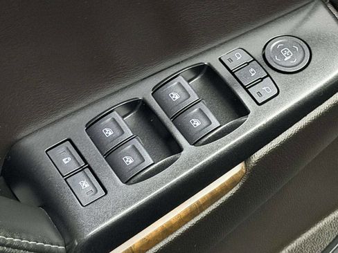 Used 2018 GMC Yukon XL Denali w/ Open Road Package AWD/4WD image 19