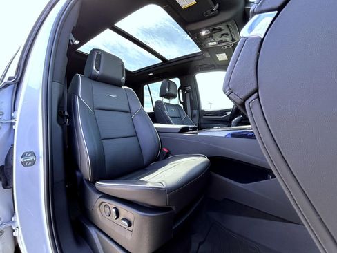 Used 2022 Cadillac Escalade Sport w/ LPO, ONYX Package image 15