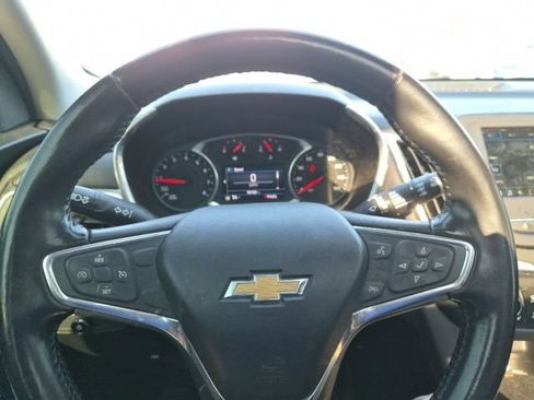 Used 2019 Chevrolet Equinox LT FWD image 17