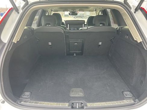 Certified 2025 Volvo XC60 B5 Plus image 11