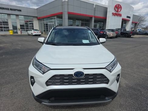 Used 2020 Toyota RAV4 Limited image 3