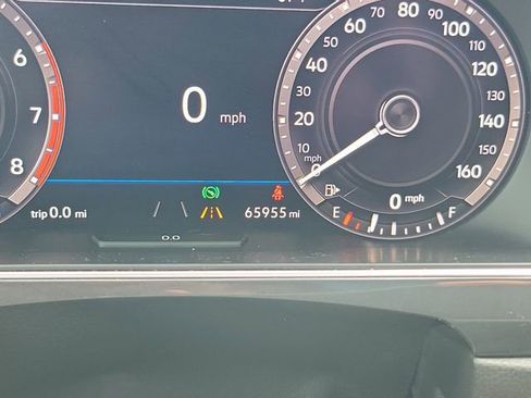Used 2018 Volkswagen Tiguan SEL Premium FWD image 17