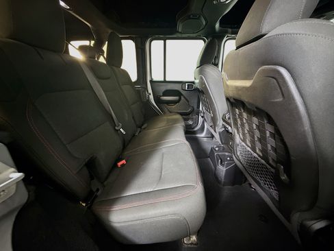 Used 2018 Jeep Wrangler Unlimited Rubicon image 25