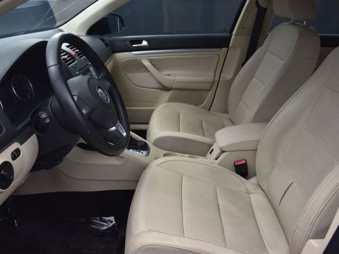 Used 2010 Volkswagen Jetta Limited Edition FWD image 9