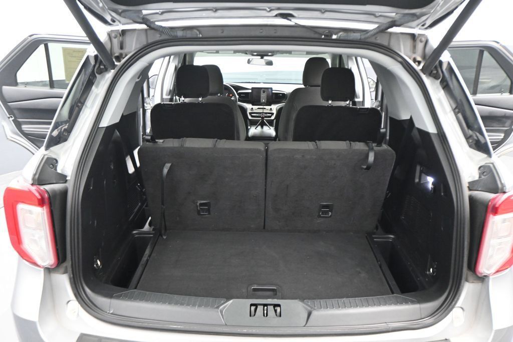 Certified 2021 Ford Explorer XLT RWD image 8