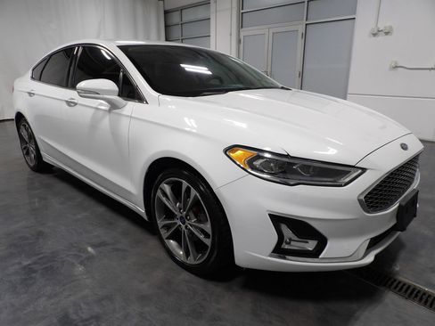Used 2019 Ford Fusion Titanium image 2