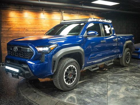 Used 2024 Toyota Tacoma TRD Off-Road w/ TRD Off Road Upgrade Package AWD/4WD image 2